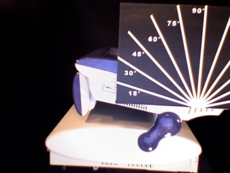 écran du TPV posligne odysse orienté selon un angle d'inclinaison minimal de 15°