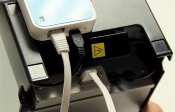 Le Star WiFi Power Pack avec les câbles au dos de l'imprimante-ticket Le Star WiFi Power Pack avec les câbles au dos de l'imprimante-ticket